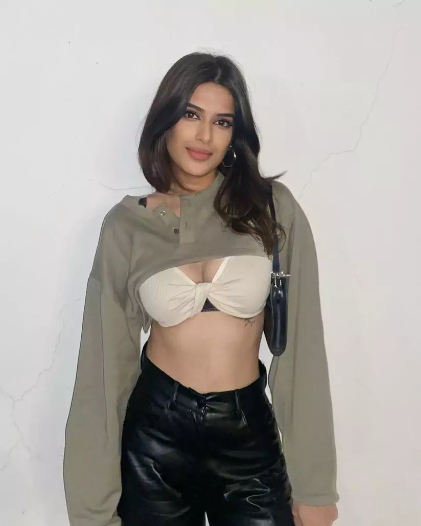 Esha Deol Best Vip High Profile Mumbai Escort Beautiful Hot Girl Service