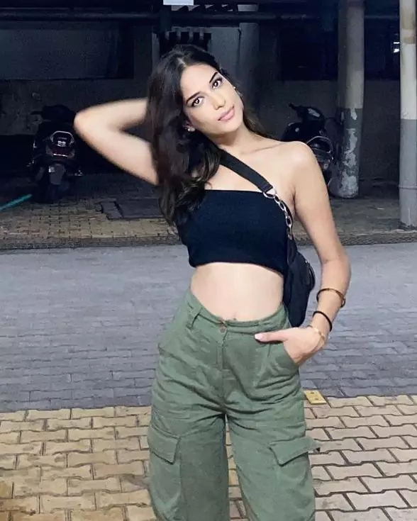 Esha deol vip model mumbai escorts service provide female